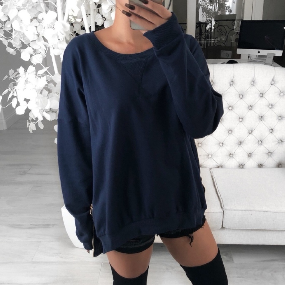 • RP • Ekattire Navy Zip Sweatshirt M/L